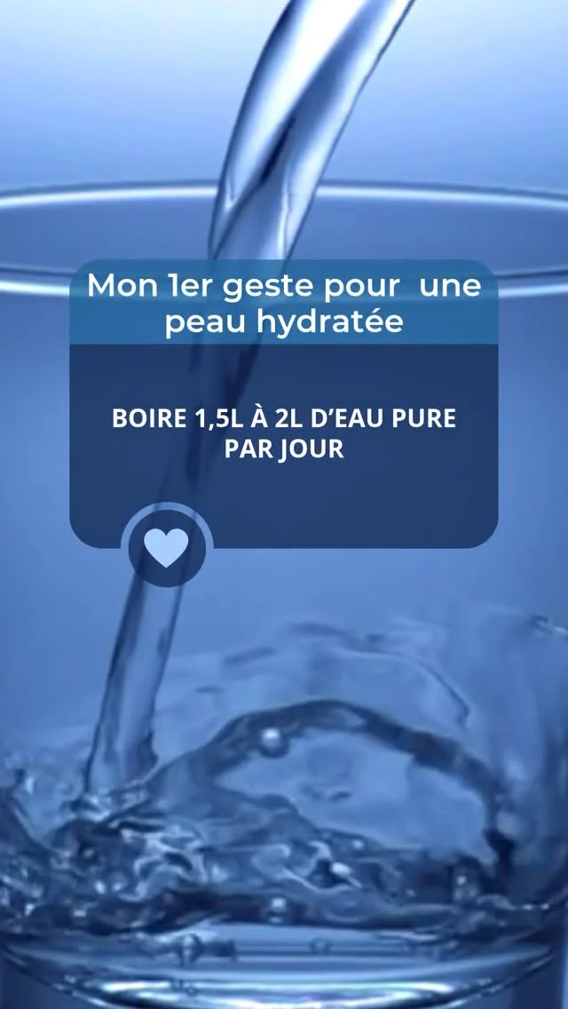 💧 Mon premier geste beauté du matin : boire de l’eau

Avant la crème, le sérum ou même votre boisson chaude…
Commencez par un grand verre d’eau au réveil.
C’est le premier réflexe d’hydratation, celui qui prépare tout votre organisme — et votre peau — à bien fonctionner.

✨ Mon petit conseil :
Commencez la journée avec une grande tasse d’eau chaude, une habitude issue de la sagesse ayurvédique, idéale pour réveiller l’organisme en douceur, stimuler la digestion… et hydrater dès le lever.

💧 Boire 1,5 à 2 litres d’eau par jour, c’est offrir à votre peau les moyens d’être naturellement souple, lumineuse et bien hydratée.
Sans eau : la peau se déshydrate, tiraille, marque plus vite…

🌿 L’hydratation ne commence pas dans le flacon,
elle commence de l’intérieur, avec des gestes simples, essentiels… et puissants.

Et vous, plutôt eau fraîche ou eau chaude au réveil ?
Dites-le-moi en commentaire 💬👇

#villennessurseine #beauteholistique #institut #zenetsens #bienetreholistique #hydratation #peauhydratée